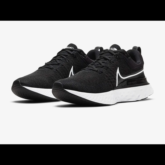 Nike Shoes - Nike epic react flyknit running shoe